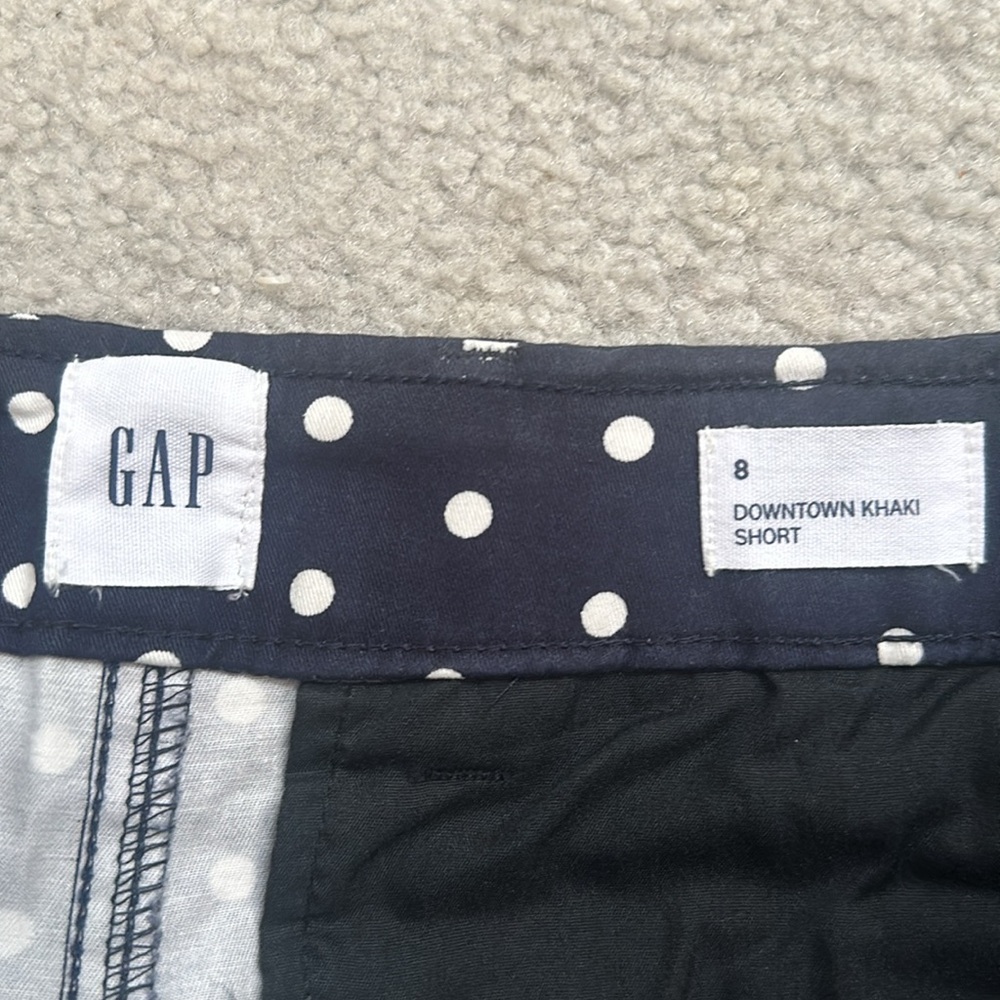 NWOT size 8, Gap Factory Downtown Khaki shorts in navy white polka dots - Picture 3 of 4